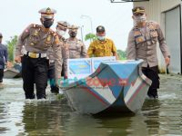 Kasat Lantas Polres Lamongan, Polres Lamongan, Lamongan, Bantuan Kemanusiaan Polisi,