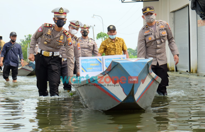 Kasat Lantas Polres Lamongan, Polres Lamongan, Lamongan, Bantuan Kemanusiaan Polisi,