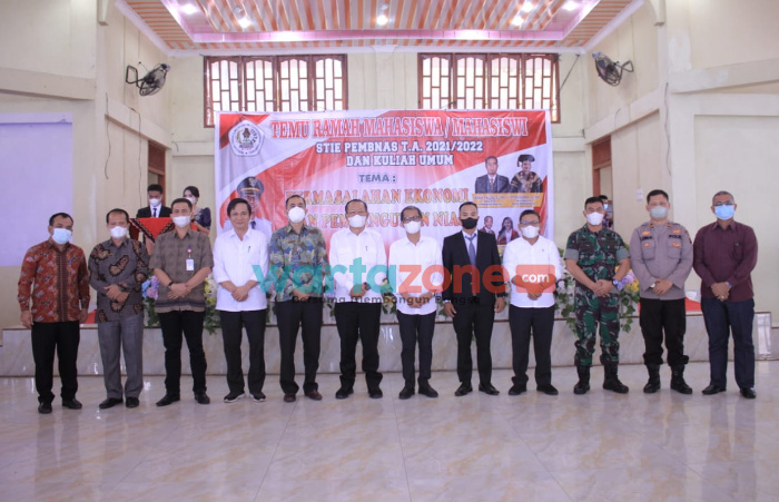 Bupati Nias, Bupati Ya'atulo Gulo, Temu Ramah Mahasiswa STIE Pembnas Nias, Berita Nias, Nias, Pemkab Nias, Pemda Nias, Kuliah Umum,