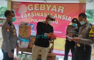 Kapolres Batu, AKBP I Nyoman Yogi Hermawan, Doorprize Gebyar Vaksinasi Lansia, Polres Batu, Kota Batu,