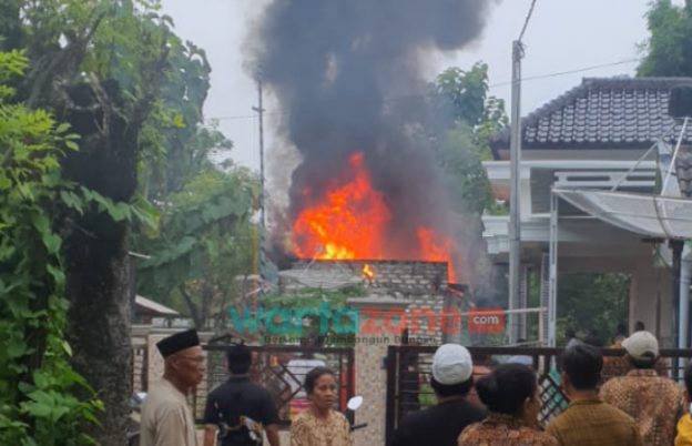 Warung Sembako di Pulau Giliraja Sumenep Ludes Terbakar