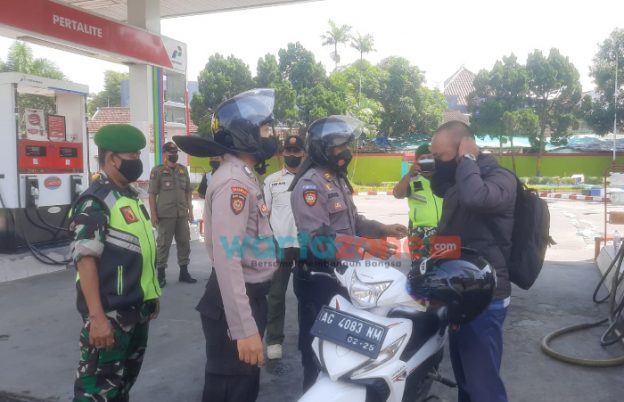 Ajak Masyarakat Taati Prokes, Tim Gabungan Pamor Keris Polres Blitar Kota Gencarkan Patroli