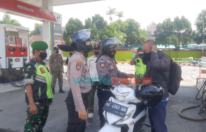 Ajak Masyarakat Taati Prokes, Tim Gabungan Pamor Keris Polres Blitar Kota Gencarkan Patroli