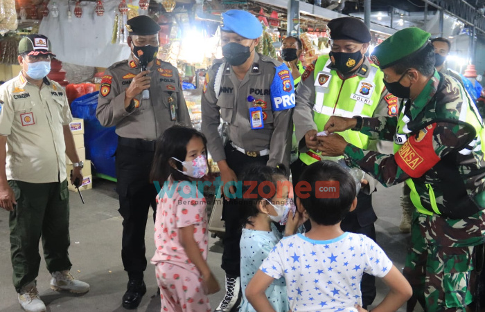 Antisipasi Omicron, Polres Tuban Gelar Pamor Keris Gabungan Sasar Tempat Keramaian