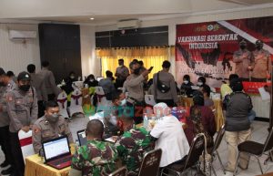 Antusiasme Ratusan Personil TNI-Polri Hingga ASN Ikuti Vaksin Booster di Mapolres Bangkalan