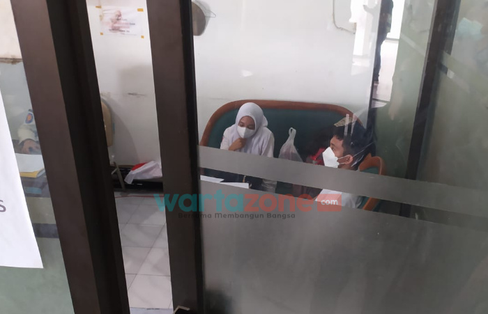 Bermesraan di alun-alun Jember, Pelajaran berseragam SMA diamankan Satpol PP