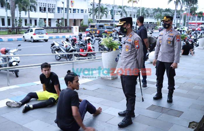 Cegah Lonjakan Covid Omicron, Kapolres Jember Pimpin Langsung Kegiatan Pamor Keris