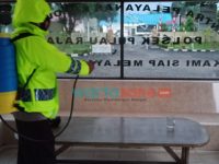 Cegah Penularan Covid-19, Personel Polsek Pulau Raja Asahan Lakukan Penyemprotan Disinfektan