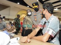 Vaksinasi massal di Tanjung Plaza Surabaya