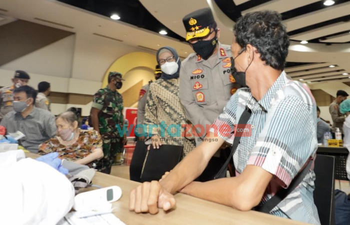 Vaksinasi massal di Tanjung Plaza Surabaya