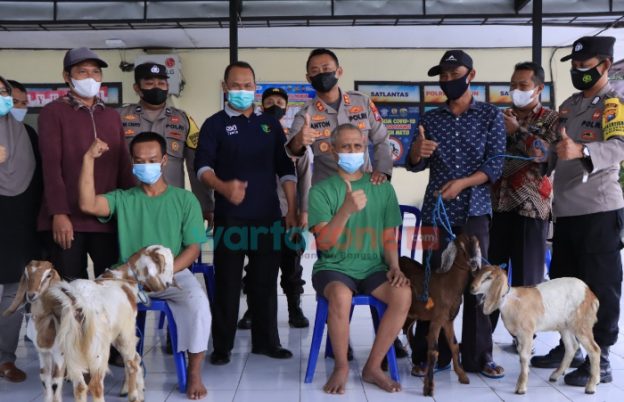 Dinyatakan Sembuh, Para ODGJ Asal Madiun Dapat Hadiah Sepasang Kambing dari Kapolres