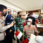 Dongkrak Persentase Vaksinasi, Kapolda Jatim Cek Vaksinasi Serentak di Mojokerto
