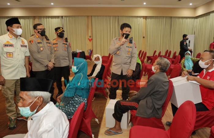 Genjot Vaksinasi Di Jatim, Kapolda Jatim Cek Vaksinasi di Pasuruan