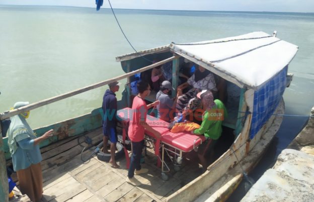 Gerak Cepat Polisi di Sumenep Bantu Evakuasi Warga Kepulauan Berobat ke RSUD Moh Anwar