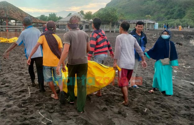Identitas Korban Terseret Ombak Ritual di Pantai Payangan Jember, Satu Dari Bondowoso