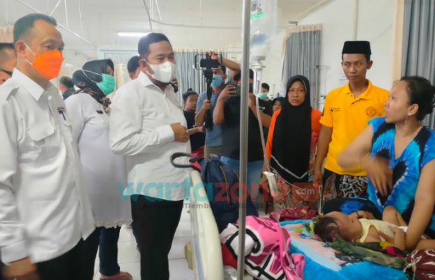 Insiden Plafon RSUD Sumenep Ambruk: Bupati Achmad Fauzi Temui Pasien, Pastikan Segera Diperbaiki