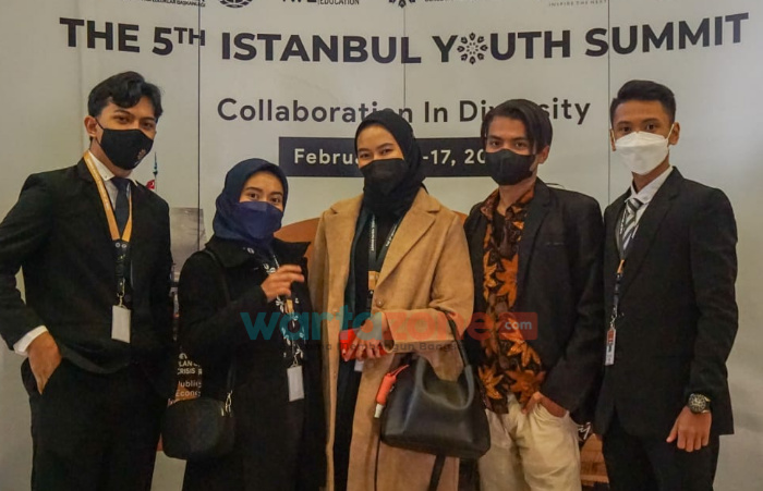Kakak-Beradik Putra Kapolsek Semen Harumkan Nama Indonesia dalam Istanbul Youth Summit 2022