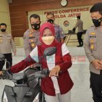 Kapolda Jatim Kembalikan Motor Milik Wanita Ojol Korban Curanmor
