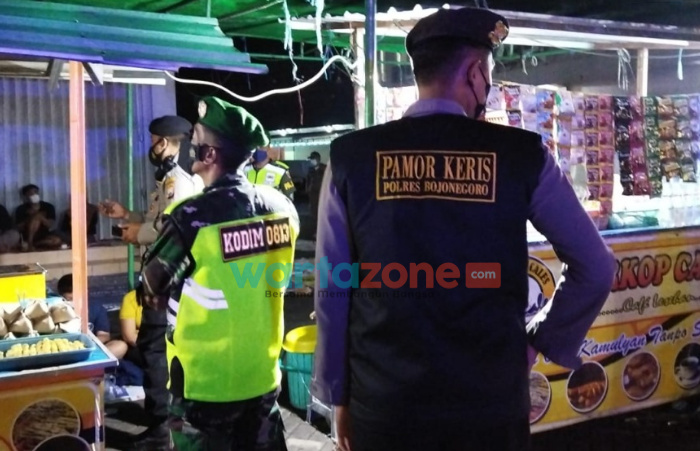 Kapolres Bojonegoro Terjunkan Petugas Gabungan Pamor Keris, Gelar Patroli Prokes
