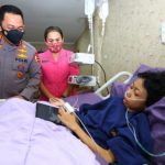 Kapolri, Jenderal Listyo Sigit Prabowo, Sinta Aulia, Rumah Sakit Polri, Kapolri Jenguk Sinta Aulia, Anak Penderita Tumor Kaki, Penderita Tumor Kaki,