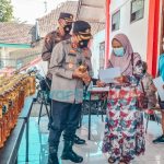 Lakukan Cara Unik, Polres Blitar Kota Ajak Warga Ikut Vaksin Berhadiah Minyak Goreng
