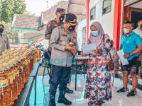 Lakukan Cara Unik, Polres Blitar Kota Ajak Warga Ikut Vaksin Berhadiah Minyak Goreng