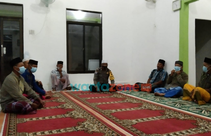 Lewat Gerakan Subuh, Polsek Air Joman Ajak Jamaah Musolla Patuhi Prokes