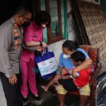 Penyandang Disabilitas Terima Bantuan Kursi Roda dari Kapolres Nganjuk