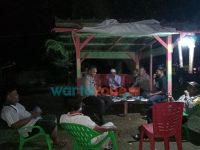 Personel Polsek Bandar Pulau Polres Asahan Sambangi Pos Kamling Barokah