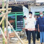 Roboh Disapu Angin Kencang, Bupati Pamekasan akan Bangun Rumah Kakek Sunarto