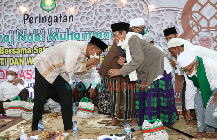 Saat Peringatan Isra Mikraj, Bupati Sumenep Sampaikan Capaian Program Selama Setahun