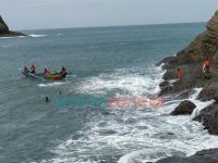 Satu Korban Ritual di Pantai Payangan Jember Ditemukan Tersangkut Batu Karang