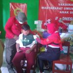 Tangkal Sebaran Omicron, Dinkes Sumenep Gandeng BIN Gelar Vaksinasi di SDN I Pragaan Laok