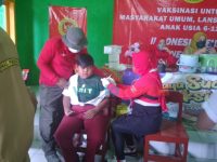 Tangkal Sebaran Omicron, Dinkes Sumenep Gandeng BIN Gelar Vaksinasi di SDN I Pragaan Laok