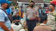 Tim Pamor Keris Bagikan Masker Gratis di Pasar Hewan Trenggalek