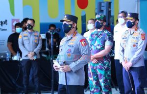 Tinjau Vaksinasi Serentak, Kapolri Ingatkan Pentingnya Vaksin untuk Hadapi Omicron