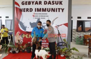 Vaksinasi Covid-19 di Dasuk Sumenep Tembus 80 Persen, Warga Dapat Hadiah Ayam dan Kambing
