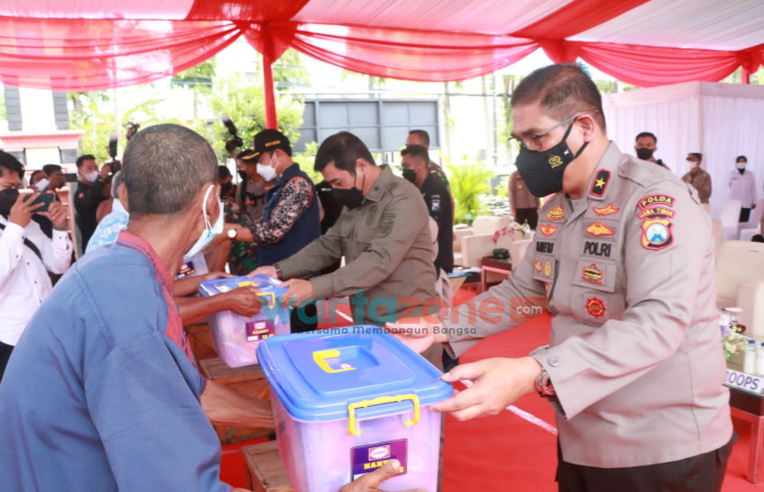 Wakapolda Jatim Cek Vaksinasi Serentak di Lamongan