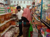 jaga stabilitas harga sembako, Polsek Prapat Janji Asahan monitoring toko sembako dan supermarket