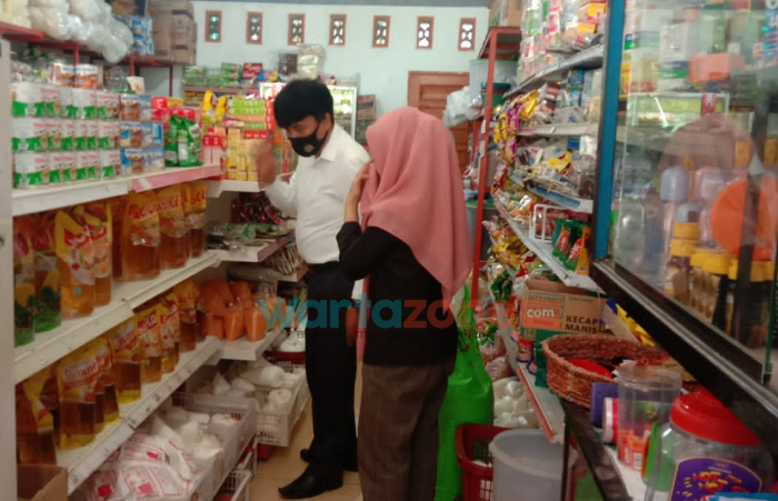 jaga stabilitas harga sembako, Polsek Prapat Janji Asahan monitoring toko sembako dan supermarket