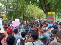 Aktivis GMNI dan Keluarga Herman Geruduk Polres Sumenep, Sampaikan Sejumlah Tuntutan Insiden Penembakan Brutal