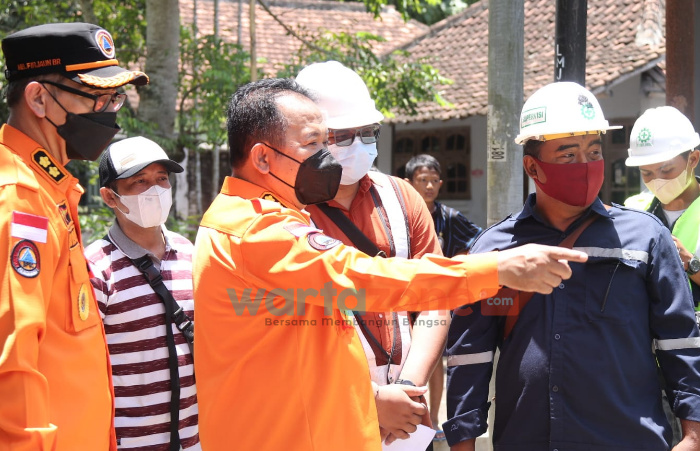 Bupati dan Wabup Jember Tinjau Garapan Aspal Jalanan antar Desa di Kecamatan Jombang