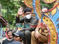 Hadiri Peluncuran Program Kesehatan Gratis, Bupati Sumenep Diarak Musik Tradisional Ul Daul