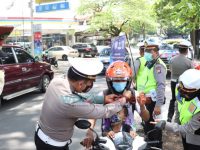 Helm Gratis di Operasi Keselamatan Semeru 2022 yang Digelar Polresta Malang Kota