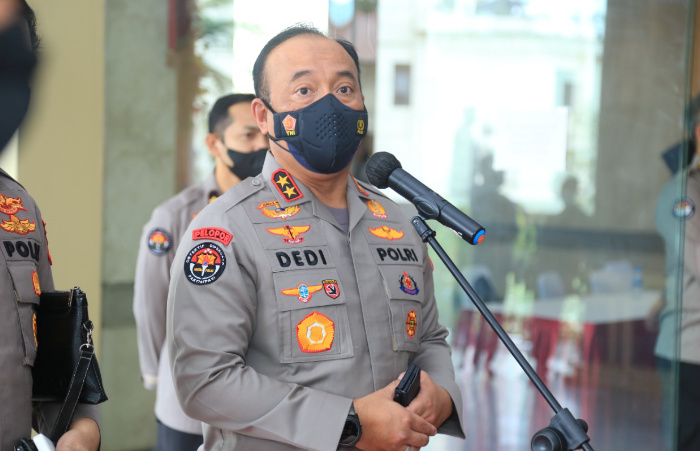 Kepala Divisi Humas Polri, Irjen Pol Dedi Prasetyo, Satgas Damai Cartenz Kirim Bantuan, Bibit Babi untuk Warga Yahukimo,