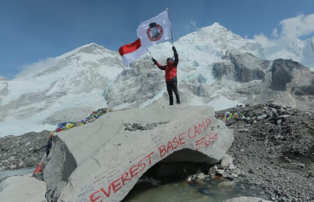 Januar Hermanto_ Sosok Penakluk Everest Asal Sumenep Madura, Kibarkan Bendera SAI