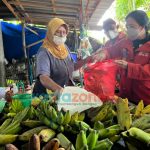 Ketua DPR RI Puan Maharani Borong Pisang Warga Gili Iyang Sumenep