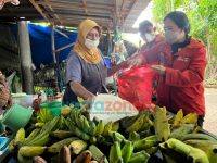 Ketua DPR RI Puan Maharani Borong Pisang Warga Gili Iyang Sumenep
