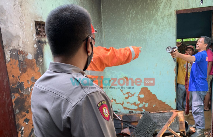 Kompor Gas Meledak, Rumah di Kalimook Sumenep Dilalap si Jago Merah