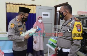 Kunjungi Bayi Perempuan yang Diduga Dibuang di Poncogati, Kapolres Bondowoso Pastikan Lakukan Penyelidikan